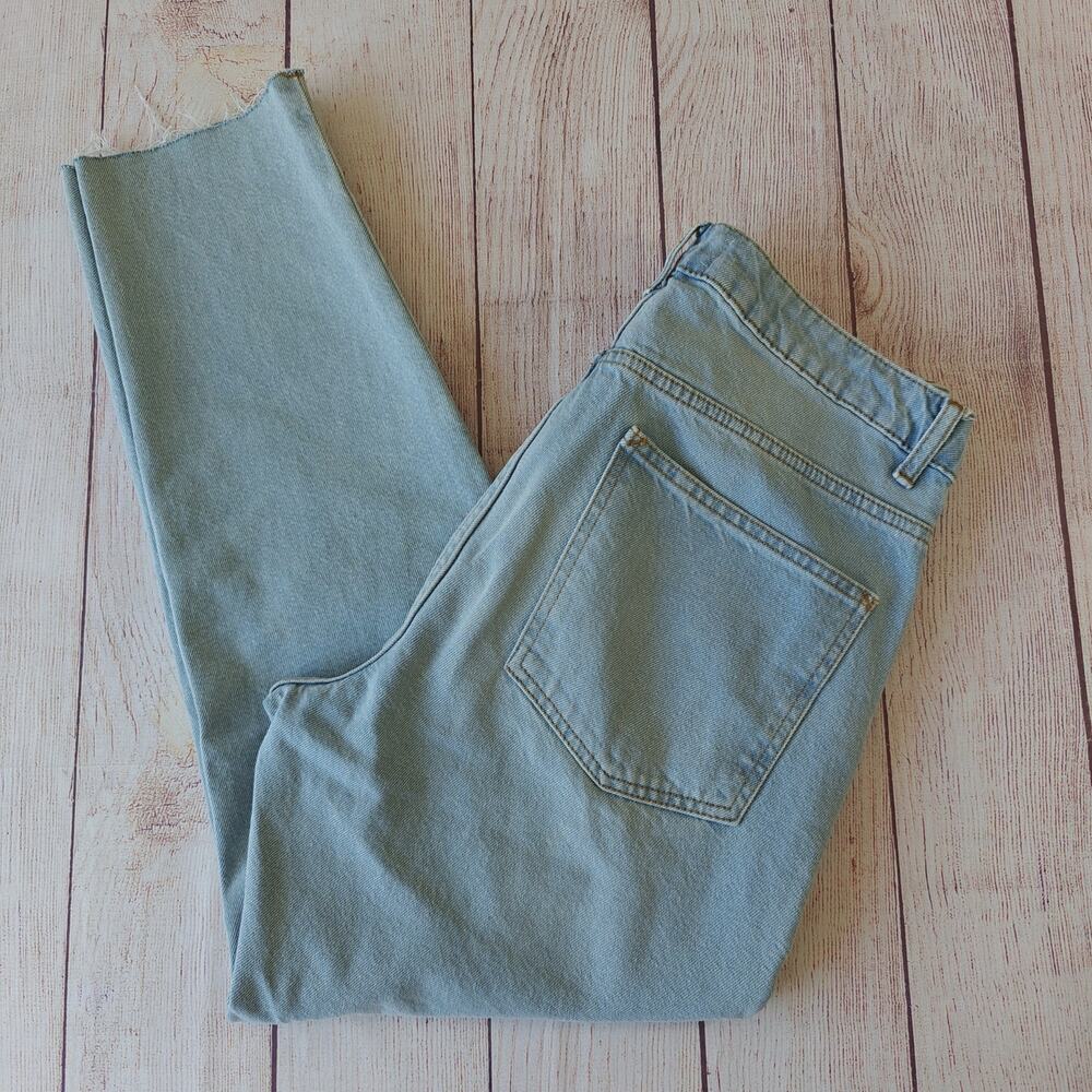 ASOS DESIGN tapered jeans sz 32